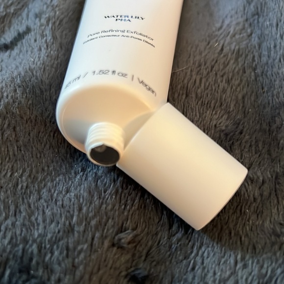 Flanerie Water Lily PHA Pore Refining Exfoliator - Picture 3 of 3